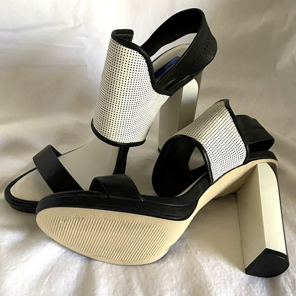 BCBG Max Azria White & Black Chunky Heel Sandal Sz: 9 1/2 - Picture 5 of 8